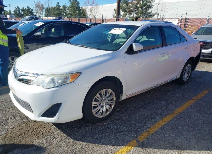 Photo 2 of 2014 Toyota Camry LE (VIN 4T1BF1FK2EU848883)
