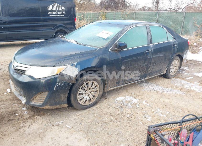 Photo 2 of 2014 Toyota Camry LE (VIN 4T1BF1FK2EU851282)