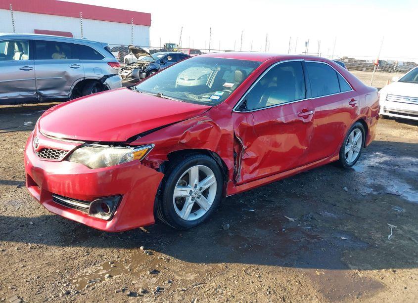 Photo 2 of 2014 Toyota Camry SE (VIN 4T1BF1FK2EU856174)
