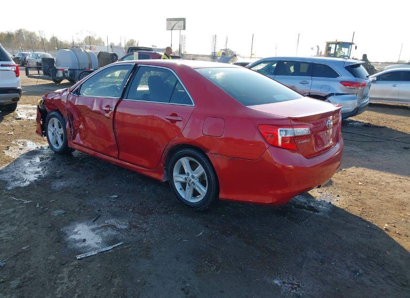 Photo 3 of 2014 Toyota Camry SE (VIN 4T1BF1FK2EU856174)