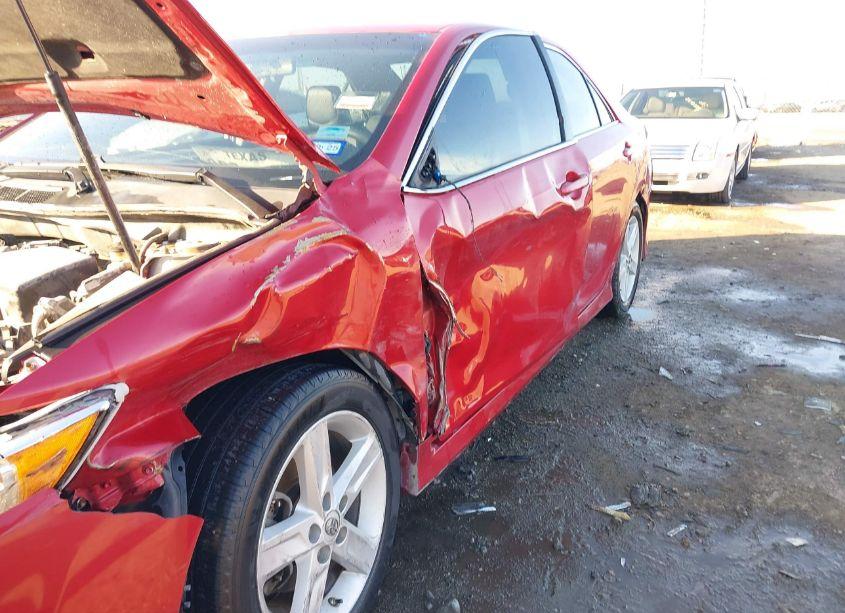 Photo 6 of 2014 Toyota Camry SE (VIN 4T1BF1FK2EU856174)