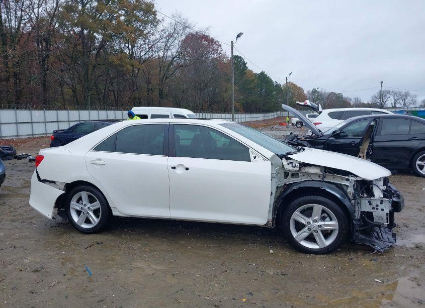 Photo 14 of 2014 Toyota Camry SE (VIN 4T1BF1FK2EU864470)