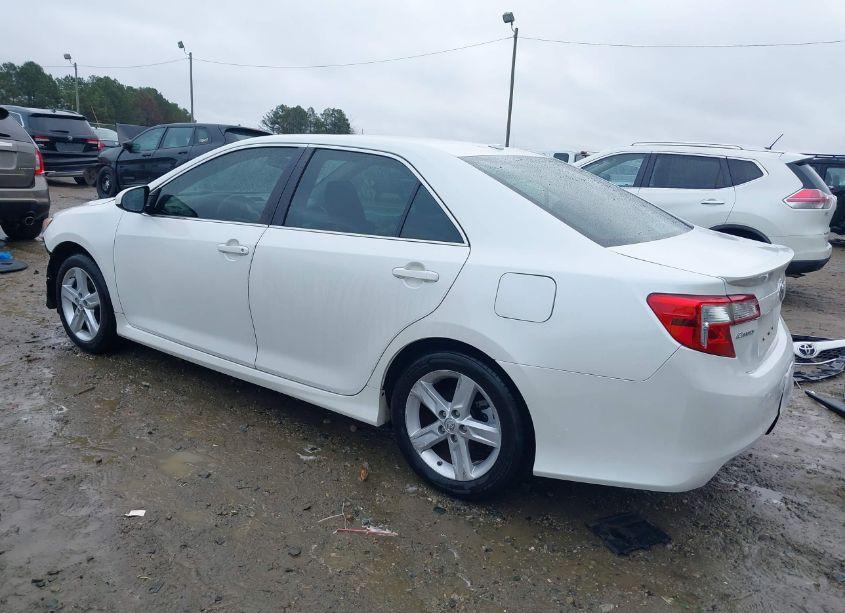 Photo 3 of 2014 Toyota Camry SE (VIN 4T1BF1FK2EU864470)