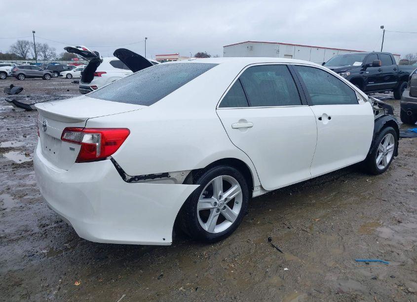 Photo 4 of 2014 Toyota Camry SE (VIN 4T1BF1FK2EU864470)
