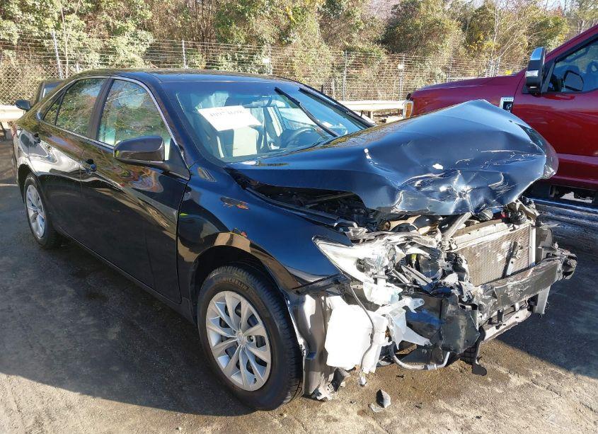 2015 Toyota Camry LE (VIN 4T1BF1FK2FU023251) main photo