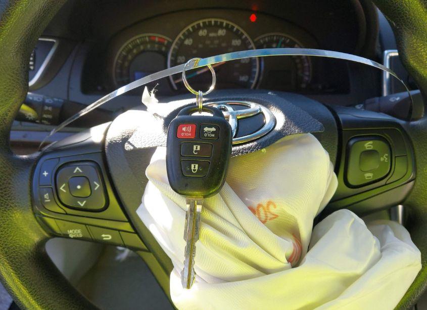 Photo 11 of 2015 Toyota Camry LE (VIN 4T1BF1FK2FU023251)