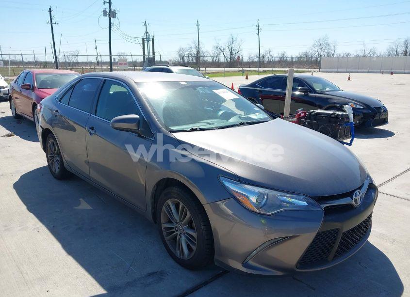 2015 Toyota Camry SE (VIN 4T1BF1FK2FU031639) main photo
