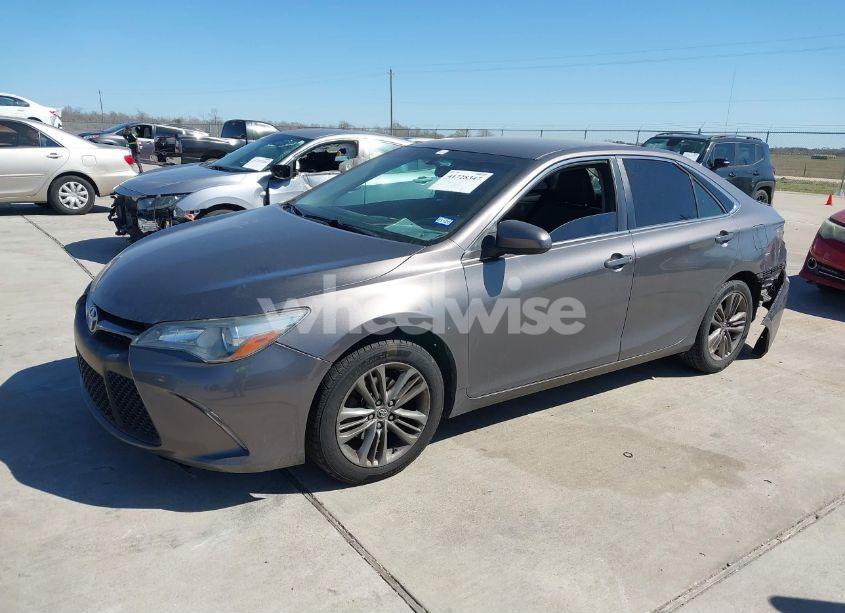 Photo 2 of 2015 Toyota Camry SE (VIN 4T1BF1FK2FU031639)