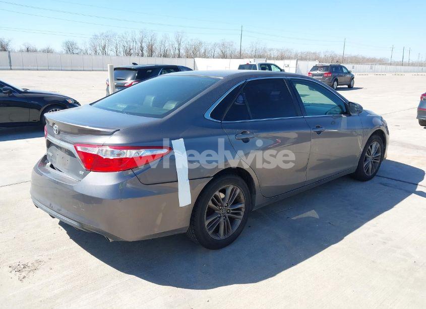 Photo 4 of 2015 Toyota Camry SE (VIN 4T1BF1FK2FU031639)