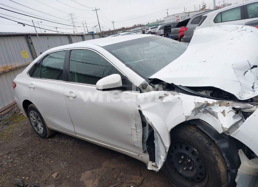 Photo 13 of 2015 Toyota Camry LE (VIN 4T1BF1FK2FU032063)