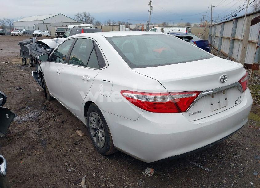 Photo 3 of 2015 Toyota Camry LE (VIN 4T1BF1FK2FU032063)