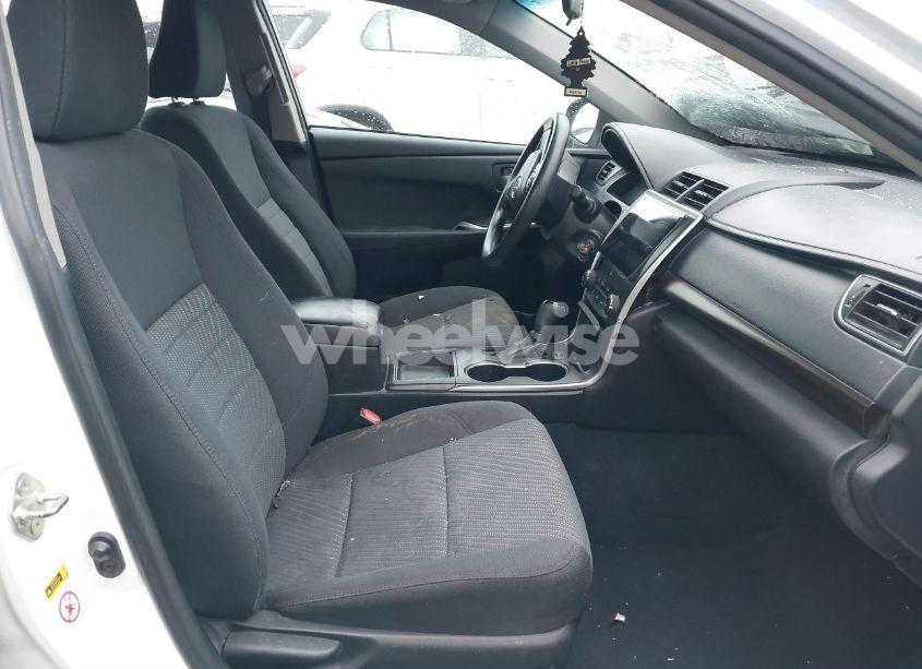 Photo 5 of 2015 Toyota Camry LE (VIN 4T1BF1FK2FU032063)