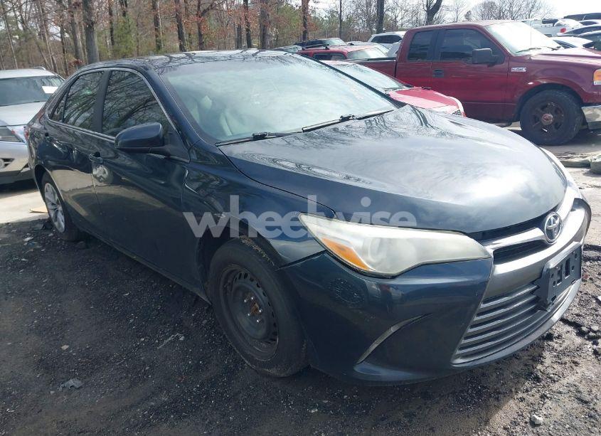 2015 Toyota Camry LE (VIN 4T1BF1FK2FU059232) main photo