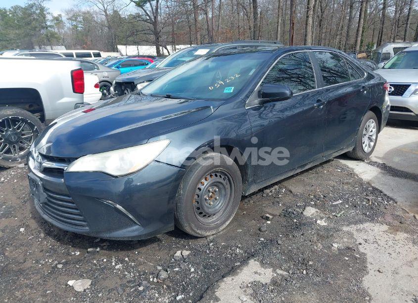 Photo 2 of 2015 Toyota Camry LE (VIN 4T1BF1FK2FU059232)