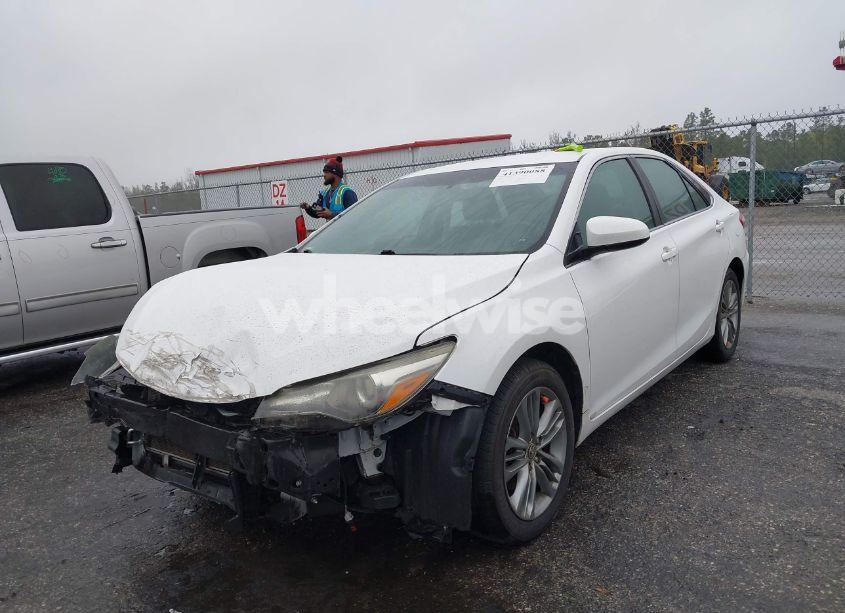 Photo 12 of 2015 Toyota Camry SE (VIN 4T1BF1FK2FU067055)