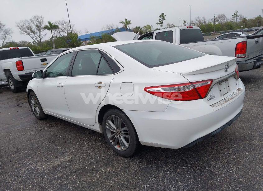 Photo 3 of 2015 Toyota Camry SE (VIN 4T1BF1FK2FU067055)