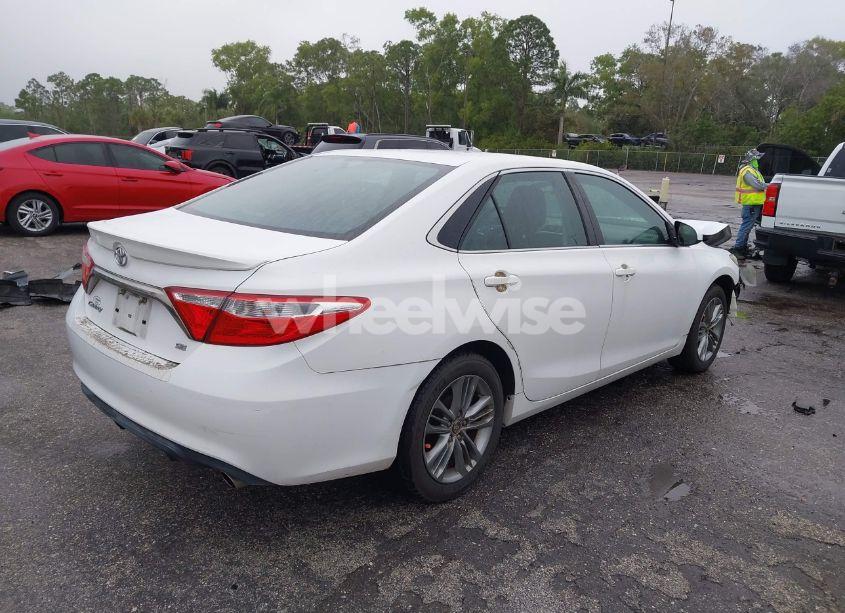 Photo 4 of 2015 Toyota Camry SE (VIN 4T1BF1FK2FU067055)