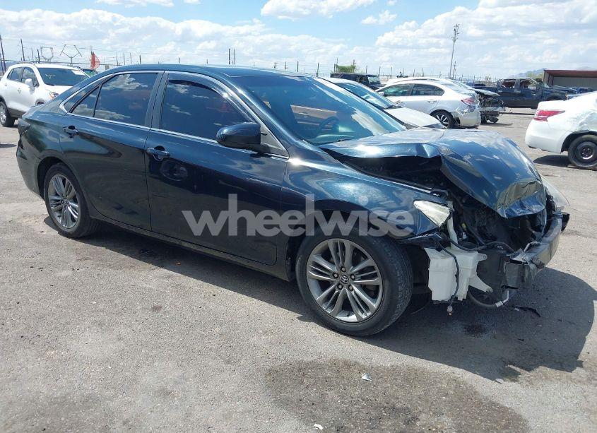 2015 Toyota Camry SE (VIN 4T1BF1FK2FU073700) main photo