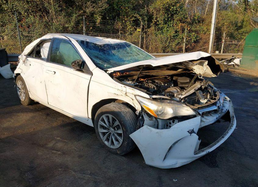 2015 Toyota Camry LE (VIN 4T1BF1FK2FU087970) main photo