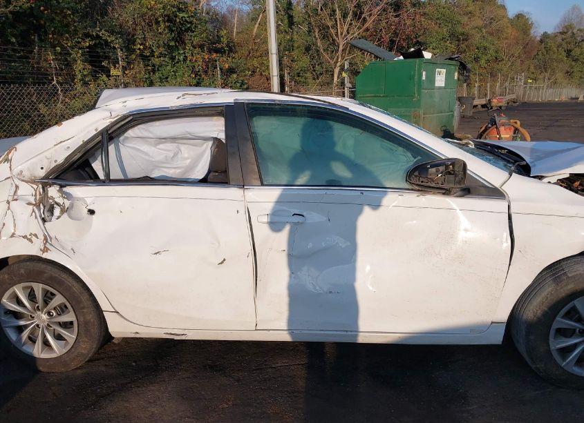 Photo 12 of 2015 Toyota Camry LE (VIN 4T1BF1FK2FU087970)