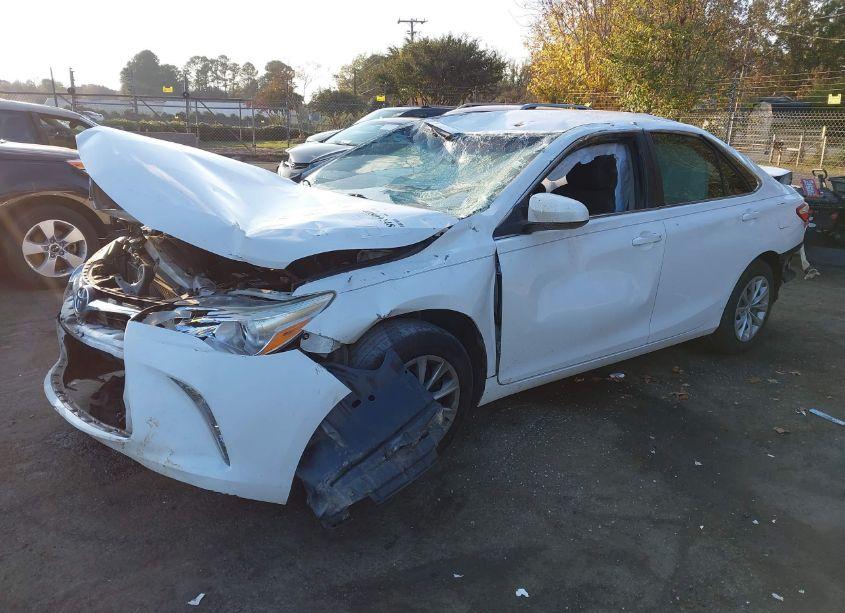 Photo 2 of 2015 Toyota Camry LE (VIN 4T1BF1FK2FU087970)