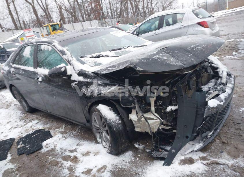 2015 Toyota Camry SE (VIN 4T1BF1FK2FU110003) main photo