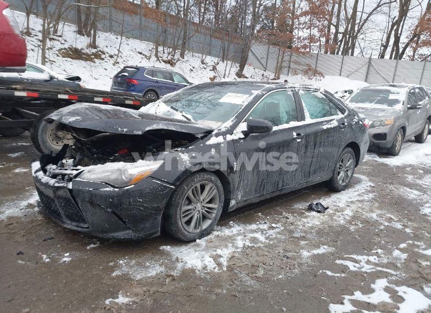 Photo 2 of 2015 Toyota Camry SE (VIN 4T1BF1FK2FU110003)