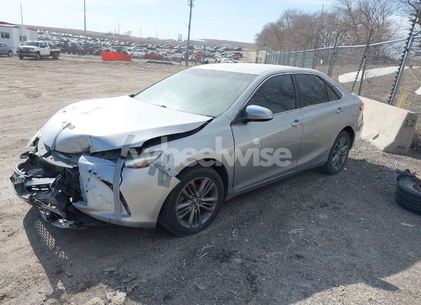 Photo 2 of 2015 Toyota Camry SE (VIN 4T1BF1FK2FU110759)