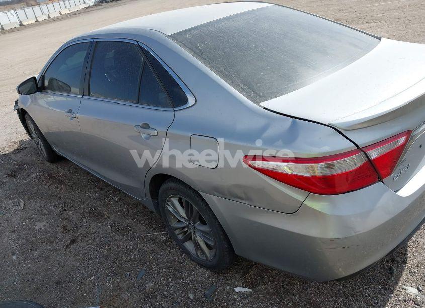 Photo 3 of 2015 Toyota Camry SE (VIN 4T1BF1FK2FU110759)