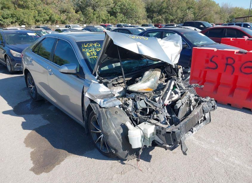 2015 Toyota Camry XSE (VIN 4T1BF1FK2FU114570) main photo