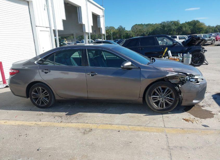 Photo 13 of 2015 Toyota Camry SE (VIN 4T1BF1FK2FU114777)