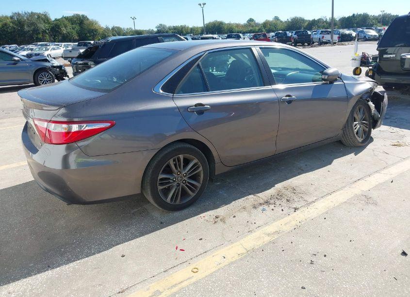 Photo 4 of 2015 Toyota Camry SE (VIN 4T1BF1FK2FU114777)