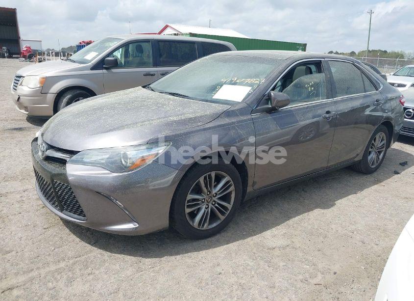 Photo 2 of 2015 Toyota Camry SE (VIN 4T1BF1FK2FU483302)
