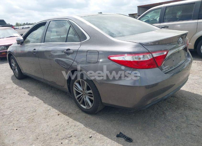 Photo 3 of 2015 Toyota Camry SE (VIN 4T1BF1FK2FU483302)