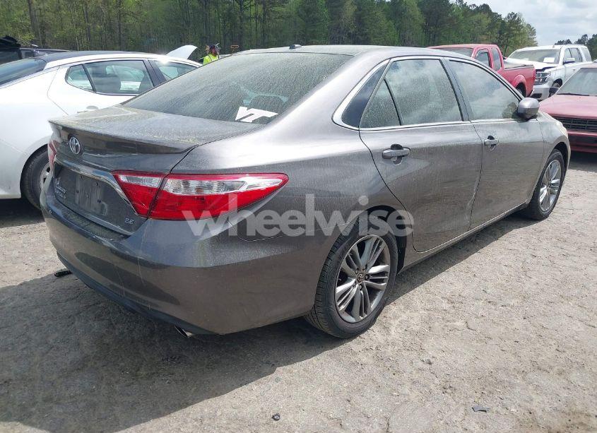 Photo 4 of 2015 Toyota Camry SE (VIN 4T1BF1FK2FU483302)