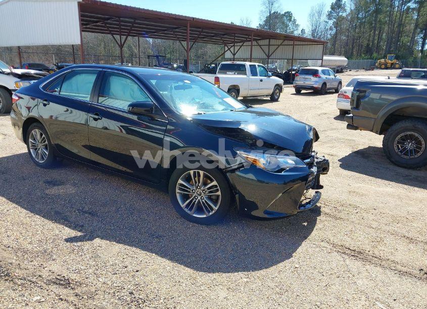 2015 Toyota Camry SE (VIN 4T1BF1FK2FU486085) main photo