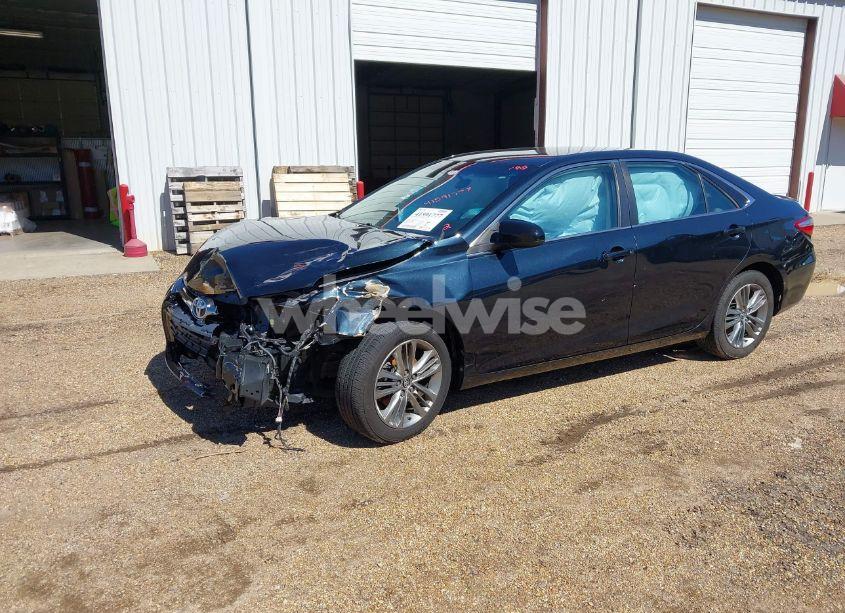 Photo 2 of 2015 Toyota Camry SE (VIN 4T1BF1FK2FU486085)