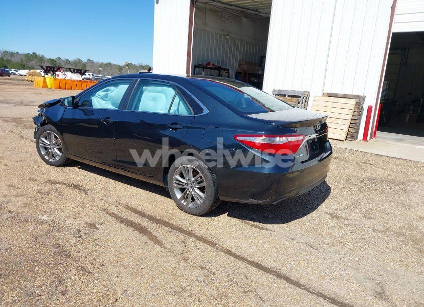 Photo 3 of 2015 Toyota Camry SE (VIN 4T1BF1FK2FU486085)
