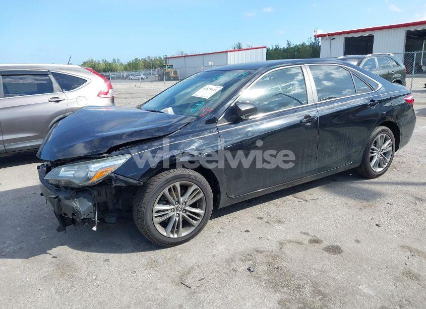 Photo 2 of 2015 Toyota Camry SE (VIN 4T1BF1FK2FU492694)