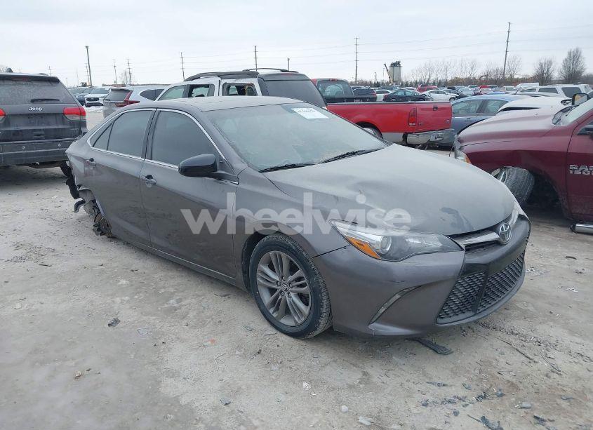 2015 Toyota Camry SE (VIN 4T1BF1FK2FU497281) main photo