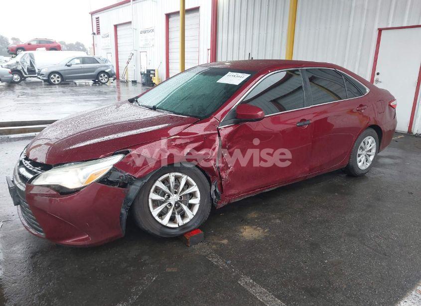 Photo 2 of 2015 Toyota Camry LE (VIN 4T1BF1FK2FU883067)