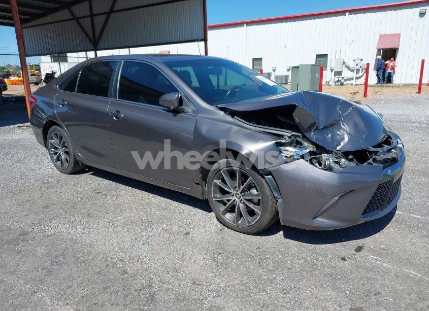 2015 Toyota Camry XSE (VIN 4T1BF1FK2FU897521) main photo
