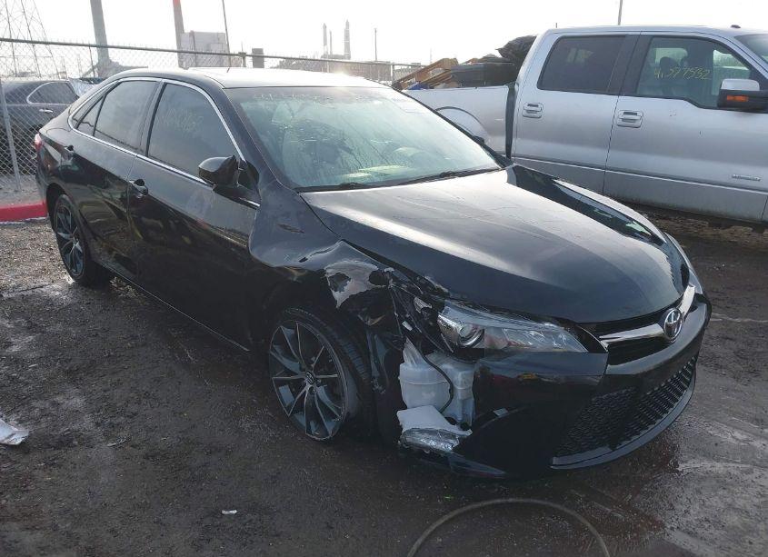 2015 Toyota Camry XSE (VIN 4T1BF1FK2FU920022) main photo