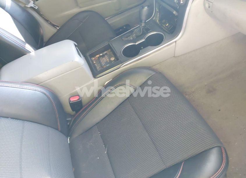 Photo 5 of 2015 Toyota Camry LE (VIN 4T1BF1FK2FU935958)