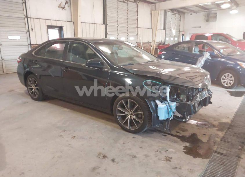 2015 Toyota Camry XSE (VIN 4T1BF1FK2FU963226) main photo