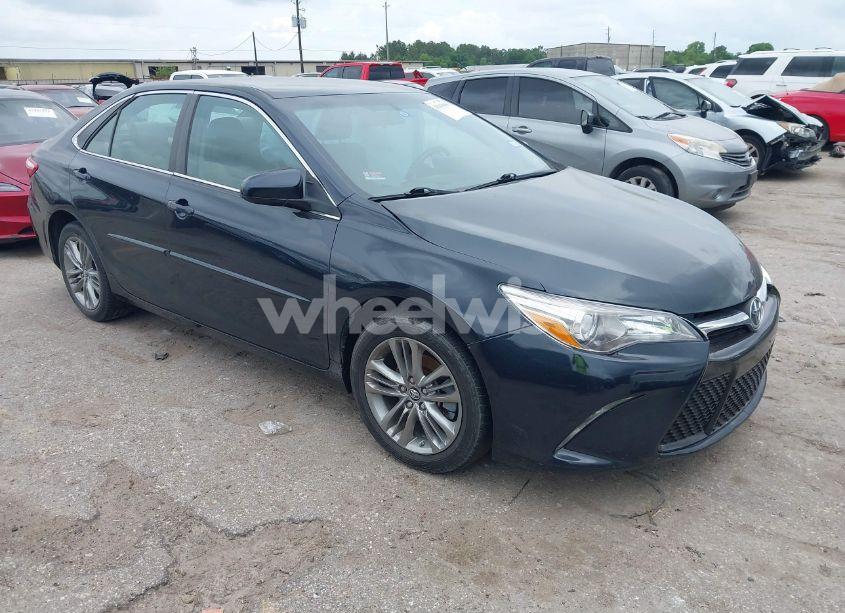 2016 Toyota Camry SE (VIN 4T1BF1FK2GU116644) main photo