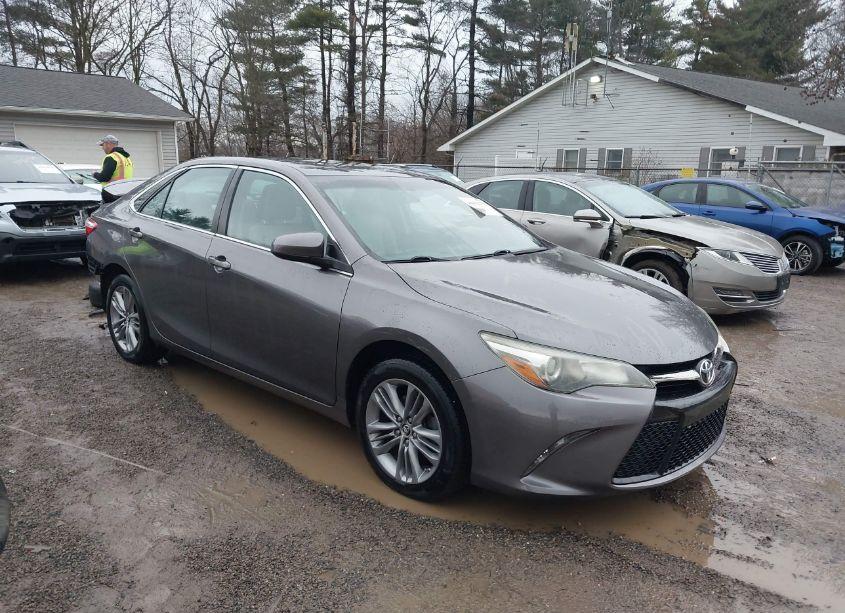 2016 Toyota Camry SE (VIN 4T1BF1FK2GU120869) main photo