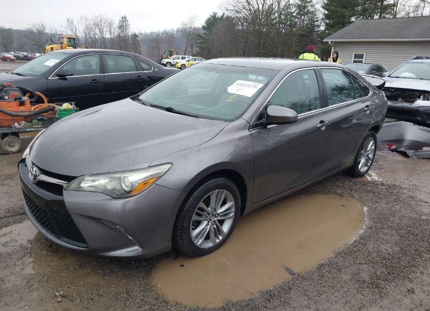 Photo 2 of 2016 Toyota Camry SE (VIN 4T1BF1FK2GU120869)