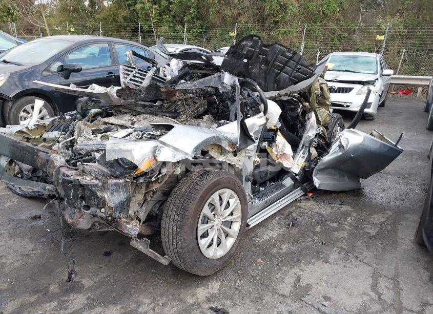 Photo 2 of 2016 Toyota Camry LE (VIN 4T1BF1FK2GU121956)