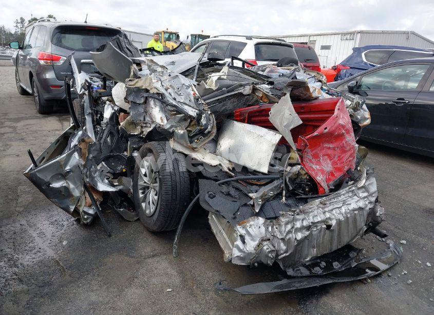 Photo 3 of 2016 Toyota Camry LE (VIN 4T1BF1FK2GU121956)